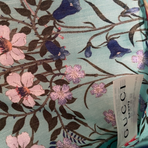 Gucci Beauty Iridescent White Pouch Makeup Cosmetic Fragrance Perfume Bag - Picture 4 of 5